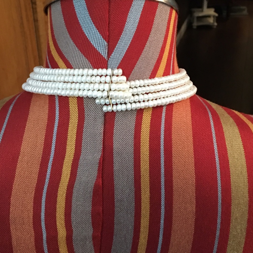 Pearl choker with 14k gold spacers. - Picture 4 of 8